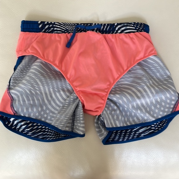 Nike Girl’s athletic running shorts-size L - Picture 5 of 9